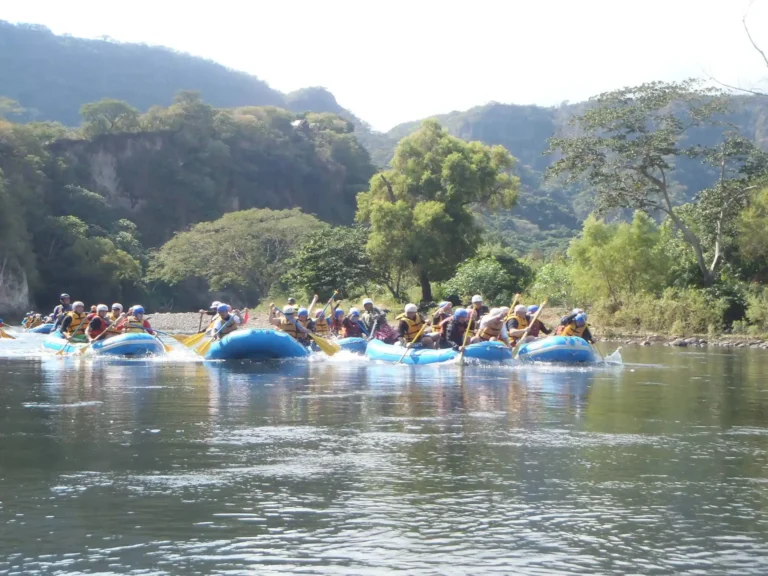 Rafting del caso de viaje en Cotlamani